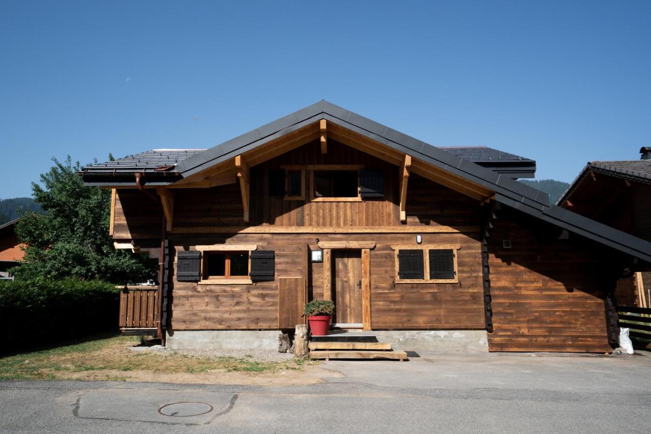 Le Petit Chalet De Montriond Esterno foto